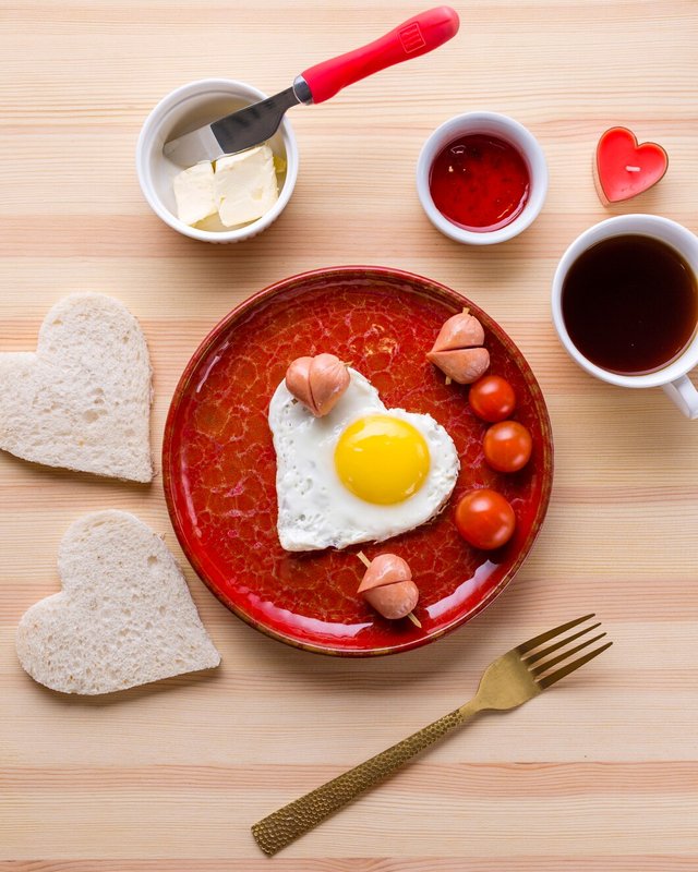 top-view-romantic-breakfast-heart-shaped-egg-with-toast_23-2148381073.jpg