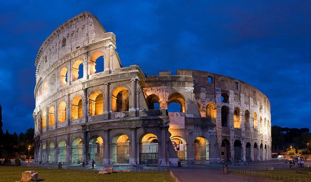 Colosseum_in_Rome-April_2007-1-_copie_2B.jpg