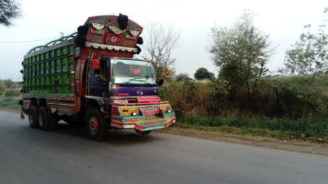 pakistani_truck.jpg