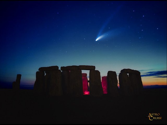 stonehenge-comet-800A.jpg