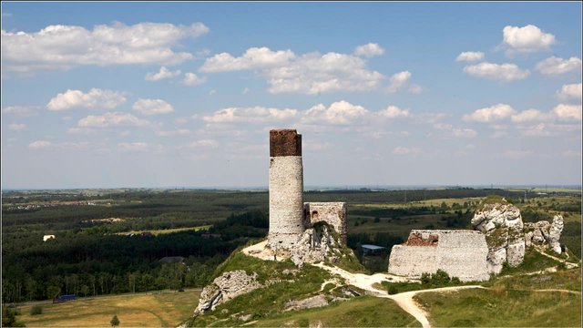 Olsztyn-Castle_by_Philip-Milne_CC_BY-NC-ND_2-0_5191235345_9e8078fba6_o-TB-Web.jpg