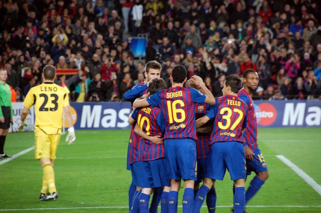 FC_Barcelona_-_Bayer_04_Leverkusen,_7_mar_2012_(74).jpg