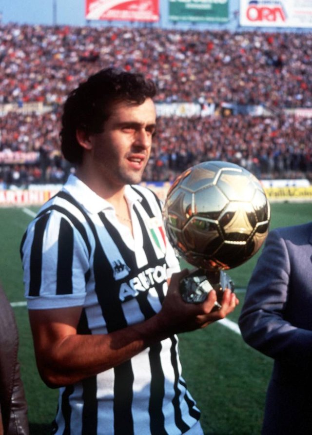 Michel_Platini_(Juventus_FC)_-_Pallone_d'oro_1984.jpg