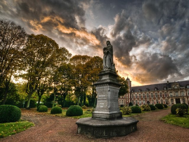 former-psychiatric-hospital-1982247_1920.jpg