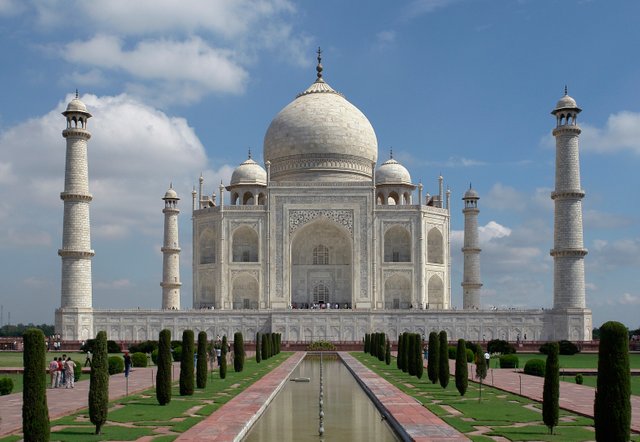 Taj_Mahal,_Agra,_India.jpg