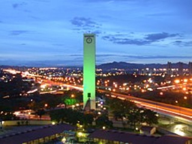 238px-Obelisco_de_Barquisimeto_2005-Medium.jpg