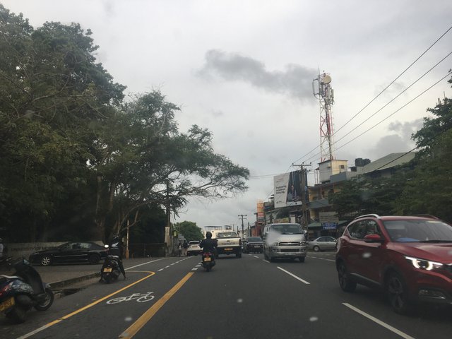 Road to Bellanwila Raja Maha Vihara.JPG