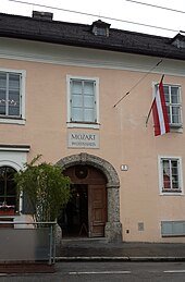 Mozart's_old_home.jpg