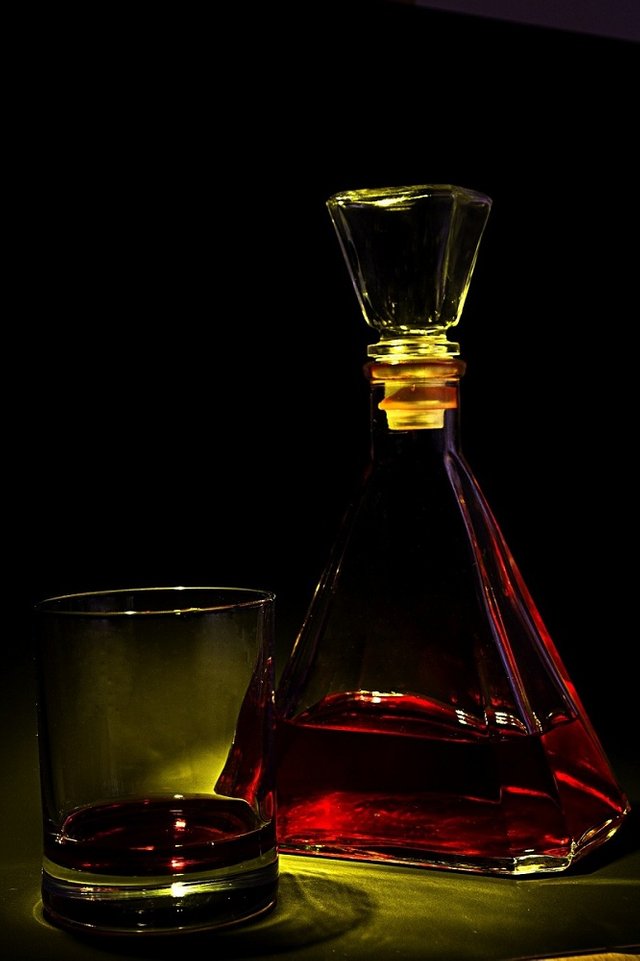 brandy_glass_drink_alcohol_bar_whisky_whiskey_bottle-591105.jpg!d.jpg