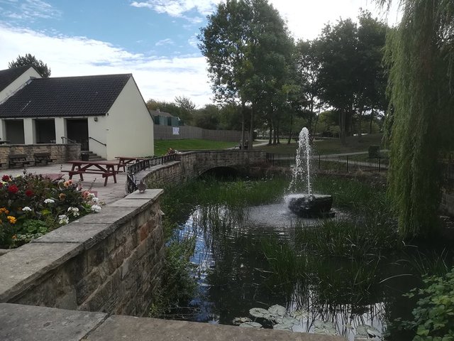 Rother Valley Fountain.jpg