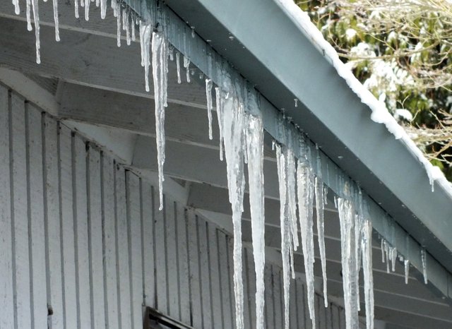 x327-Icicles.JPG