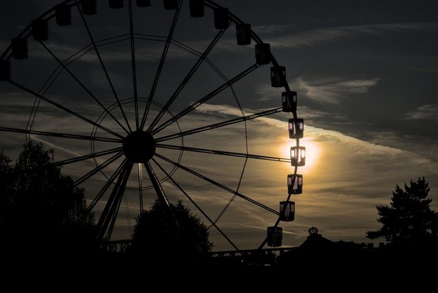 ferris-wheel-8844104_1280.jpg