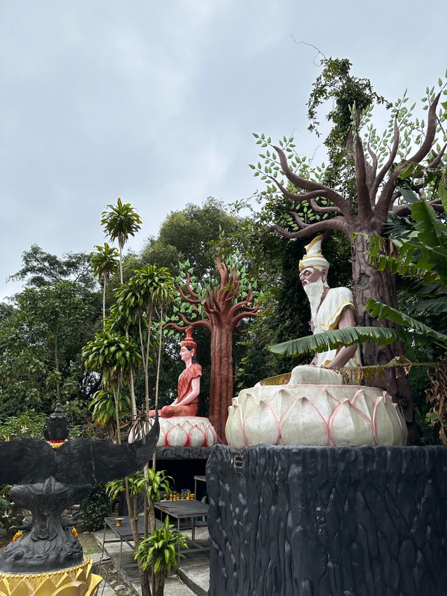 Wat Pa Phu Thap Boek6.jpg