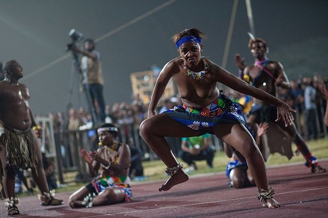 South_African_dancer_at_carnival.jpg