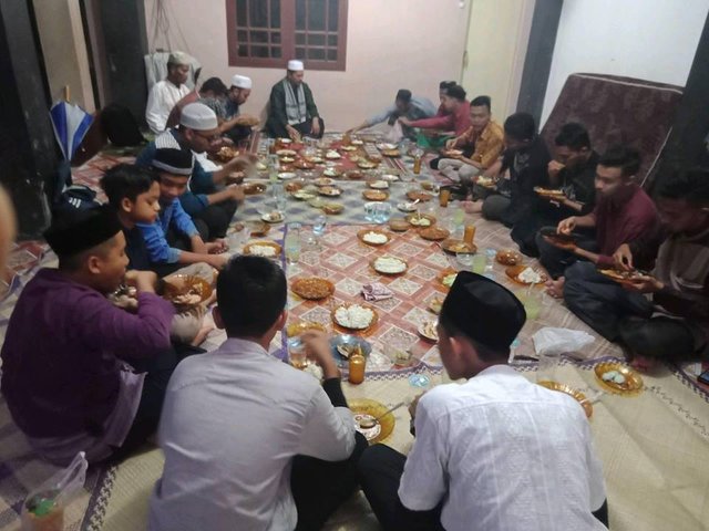 buka puasa bersama di neuhen 2.jpg