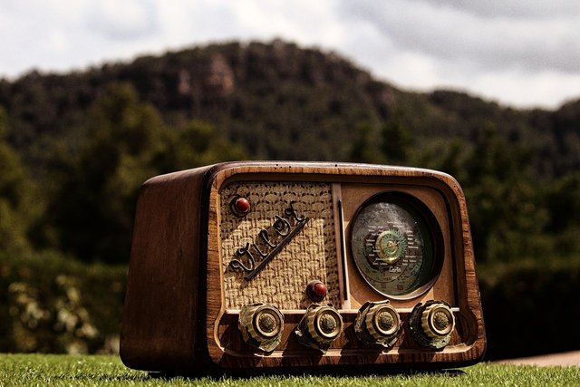 radio-5045924_1280.jpg