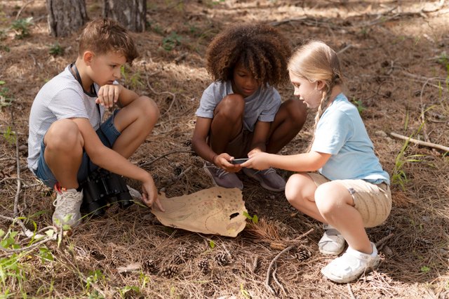 kids-participating-treasure-hunt.jpg