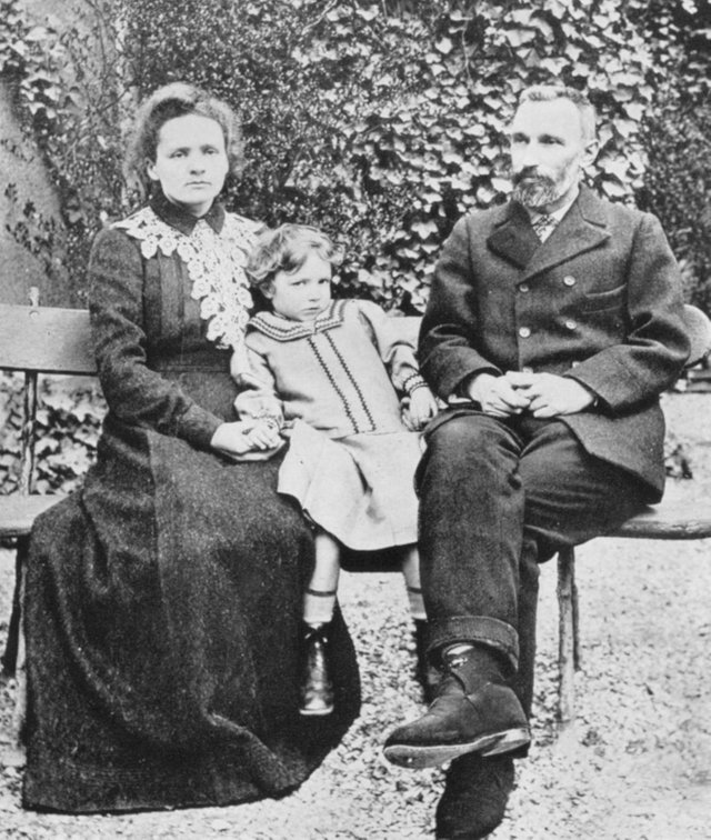 physicists-French-Irene-Pierre-Marie-Curie.jpeg