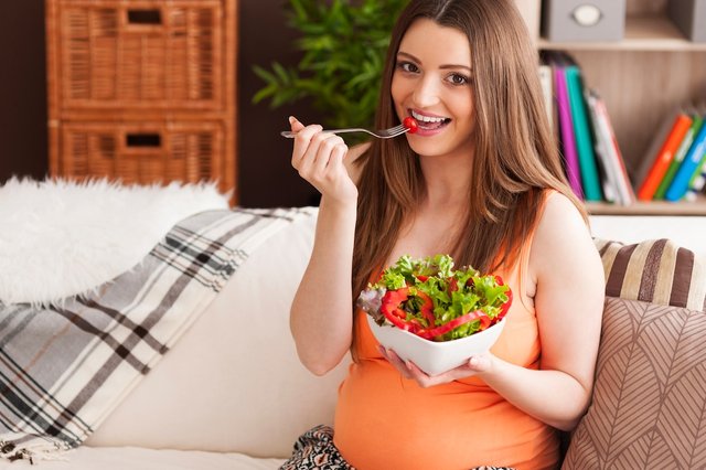 pregnant-smiling-woman-eating-salad_329181-2594.jpg