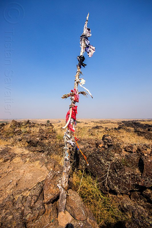 native-american-offerings-memorial-stick-captain-jack-stronghold-20907293666.jpg