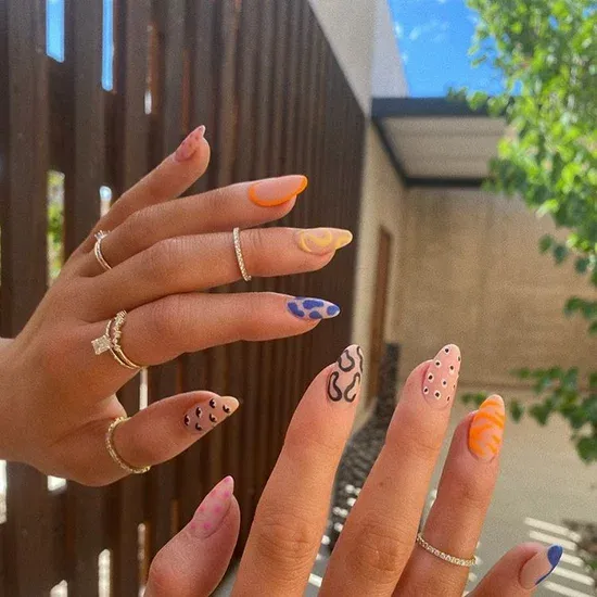 kylie-jenner-mismatched-nail-art-manicure.webp