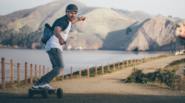 Are-electric-skateboards-legal-to-ride-in-the-US.jpg