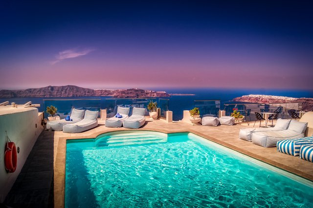 Santorini_Pool_OiaBlick-.jpg