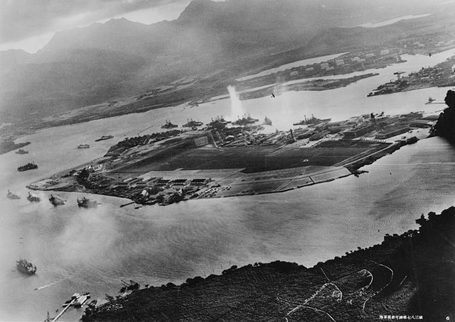 Attack_on_Pearl_Harbor_Japanese_planes_view.jpg