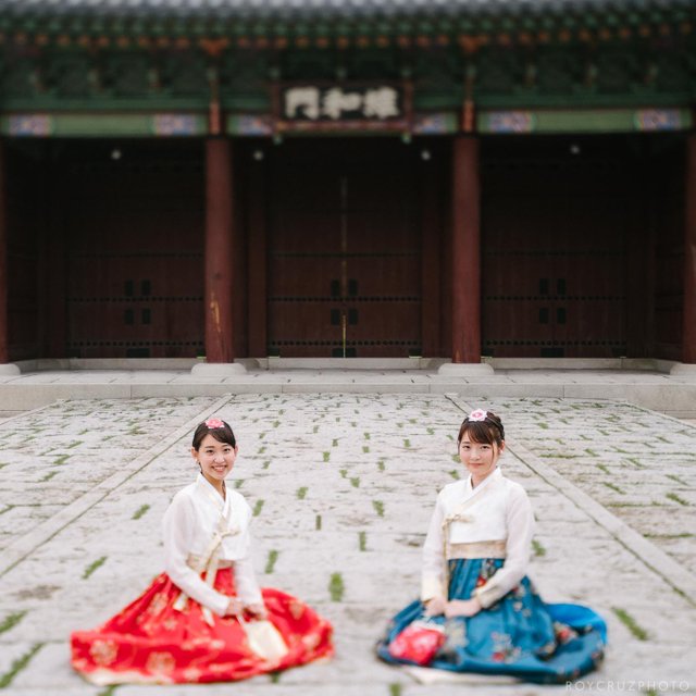 Seoul - Gyeongbok Palace Girls-1.jpg