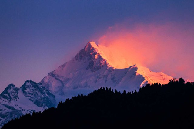 kanchenjunga trek.jpeg