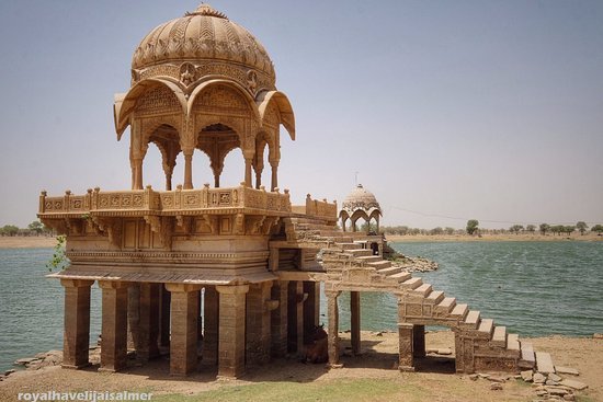 chhatri-in-the-lake.jpg