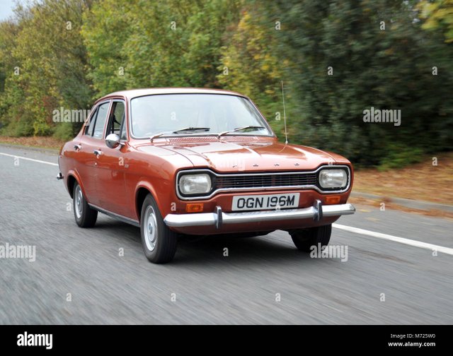 2 1974-mk1-ford-escort-classic-british-family-saloon-car-M725W0.jpg