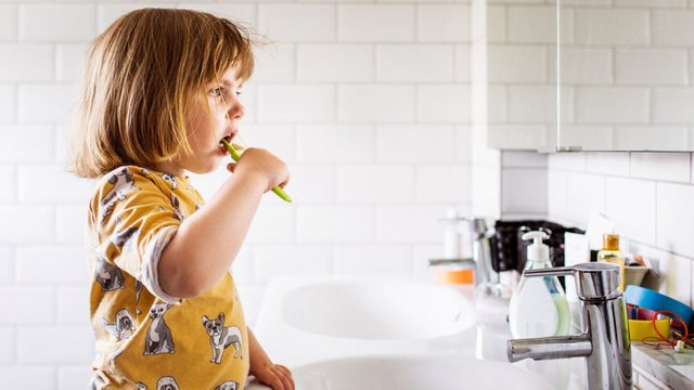 Child_Brushing_Teeth_1296x728-header-1296x729.jpg