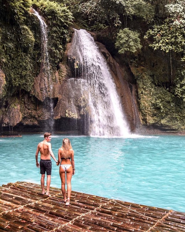 kawasan falls in badian cebu.jpg