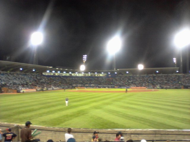 Estadio_de_Los_Tigres_de_Aragua.jpg