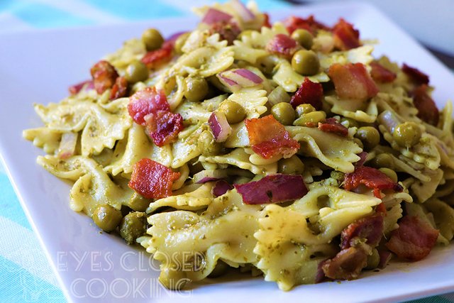 EyesClosedCooking-BaconPestoPasta---01.jpg