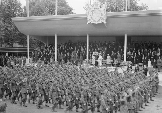 Victory_Parade_in_London,_England,_UK,_8_June_1946_D27870.jpg