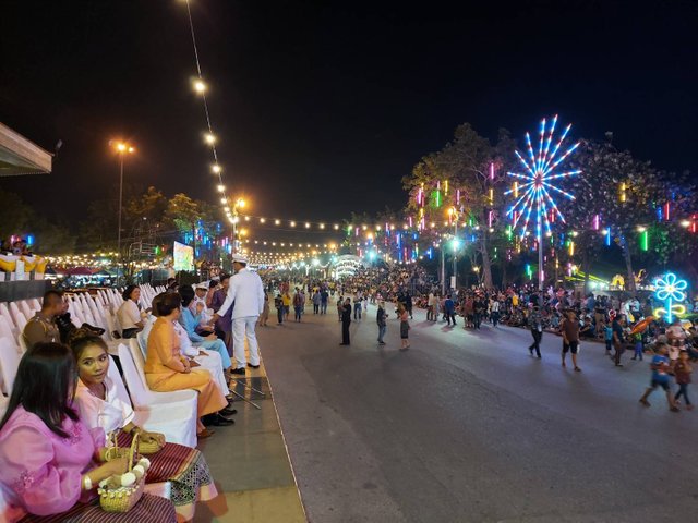 Loy Krathong parade16.jpg