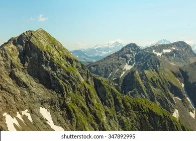 green-mountain-ridge-scene-260nw-347892995.webp