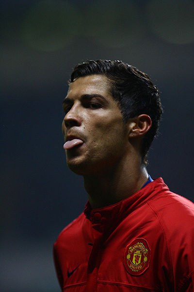 400px-Cristiano_Ronaldo_of_Manchester_United,_November_5,_2008.jpg