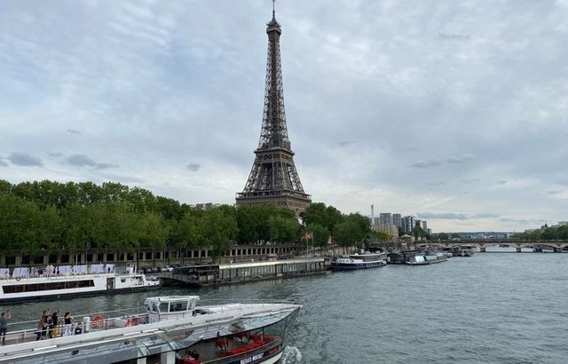 768x492_le-tour-eiffel-reste-une-valeur-sure-du-tourisme-a-paris.jpeg