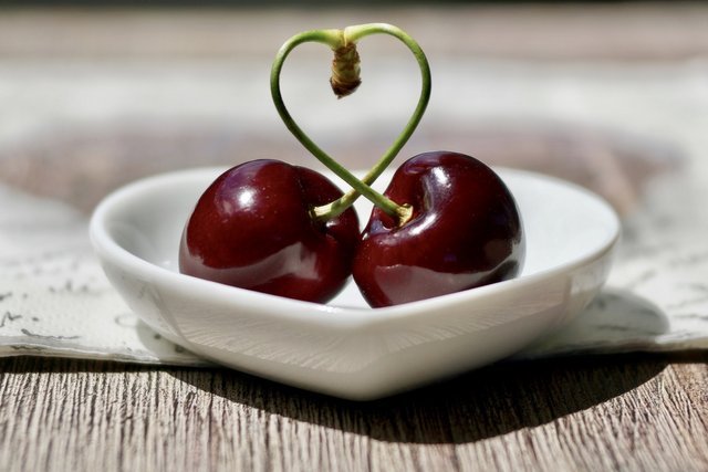 cherries-g51d6aec68_1920.jpg