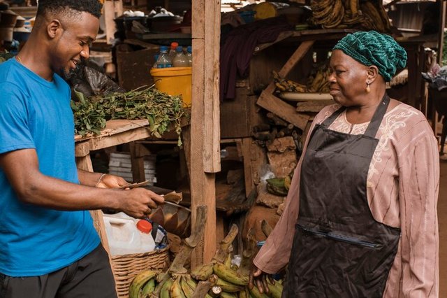 man-buying-food-from-market_23-2148761599.jpg