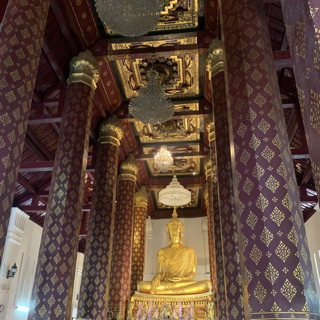 Wat Na Phra Meru15.jpg