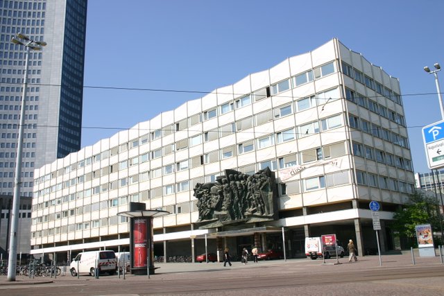 Carsten-Heckmann_Universität-Leipzig-Blick-vom-Augustusplatz-auf-das-alte-Hauptgebäude.jpg