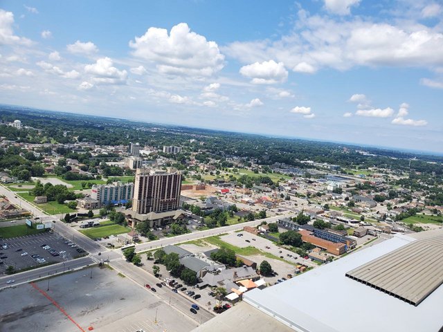 une autre vue vers le parking.jpg