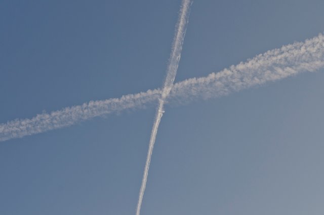 Blue sky and the crazy x clouds.JPG