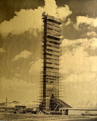 Obelisco-de-Barquisimeto-en-construcción.jpg