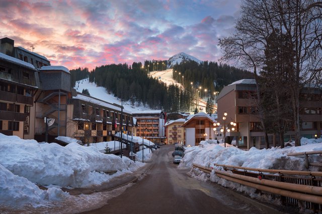 Panorama of Madonna di Campiglio, Brenta Dolomites, Italy.jpg