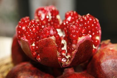 pomegranate-open-cores-fruit-fruit-logistica-65256.jpeg